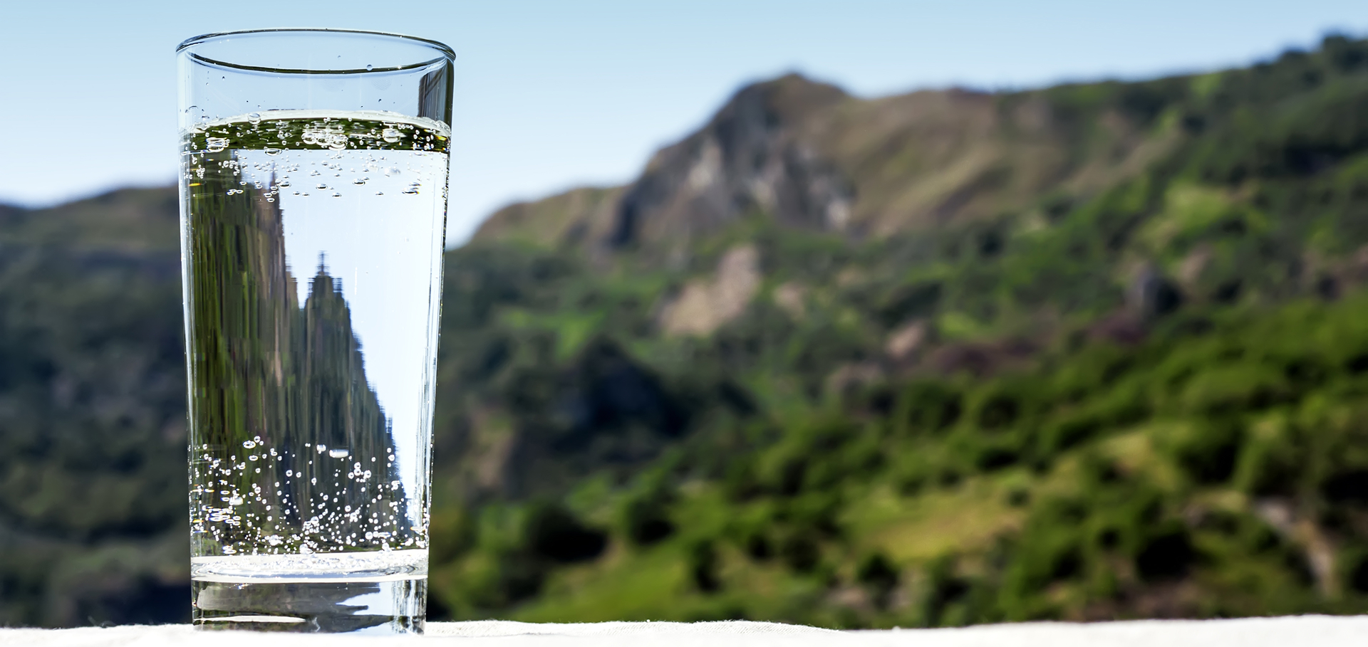 Сравнение волос после мытья обычной и минеральной водой, график влияния минералов